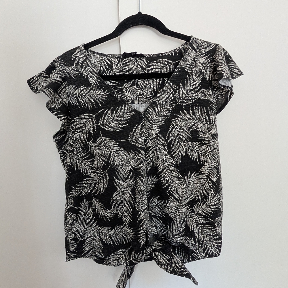 Jane + Delancey Black And White Leaf Print Women's Top Size Small